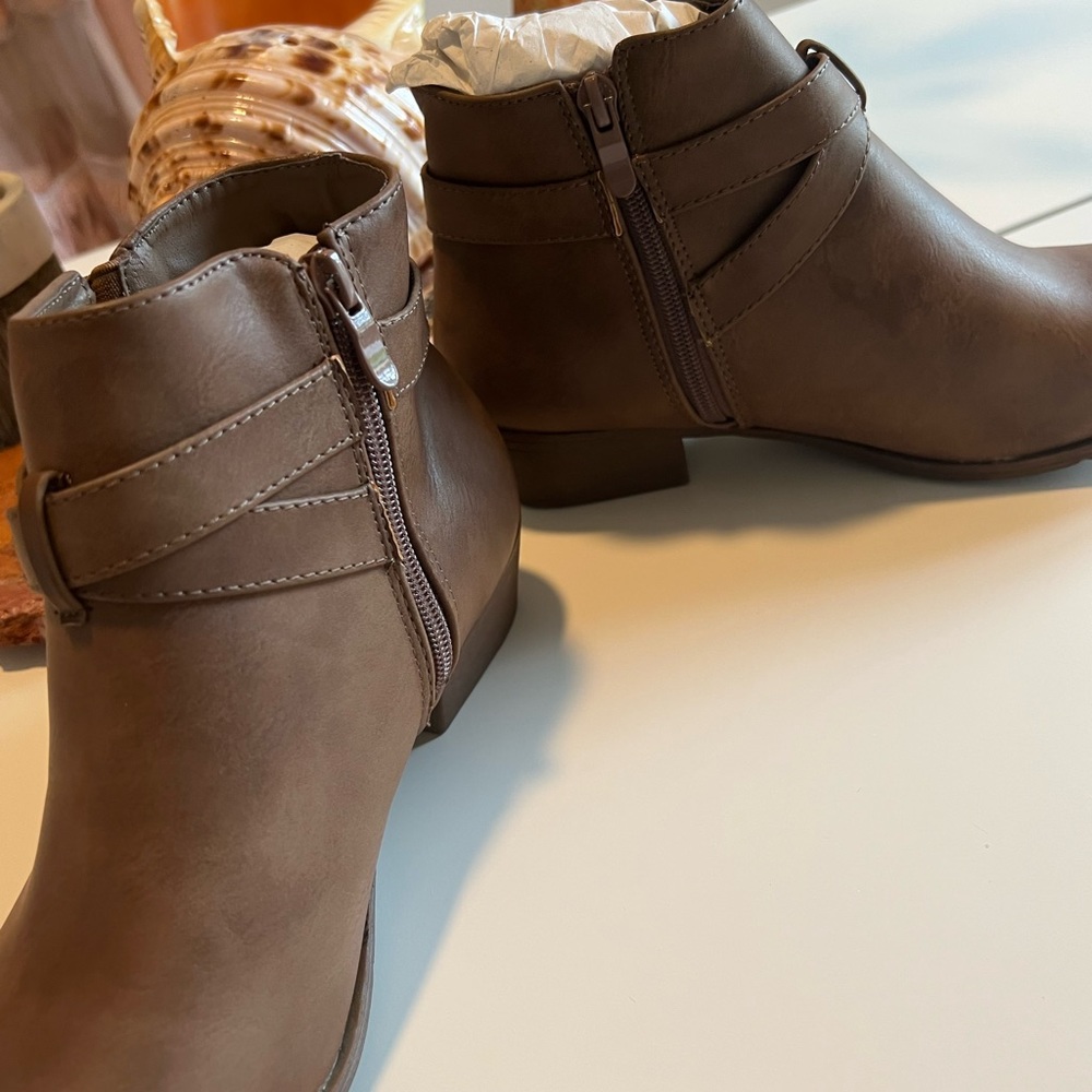 Boots  Elastic panel Double Buckle Strap Stacked - Picture 4 of 6